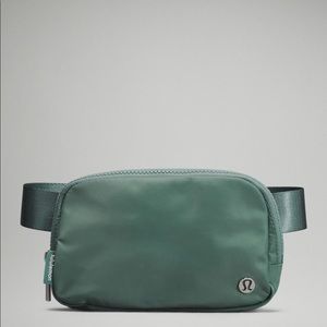 Beautiful green Lululemon Everywhere Belt Bag